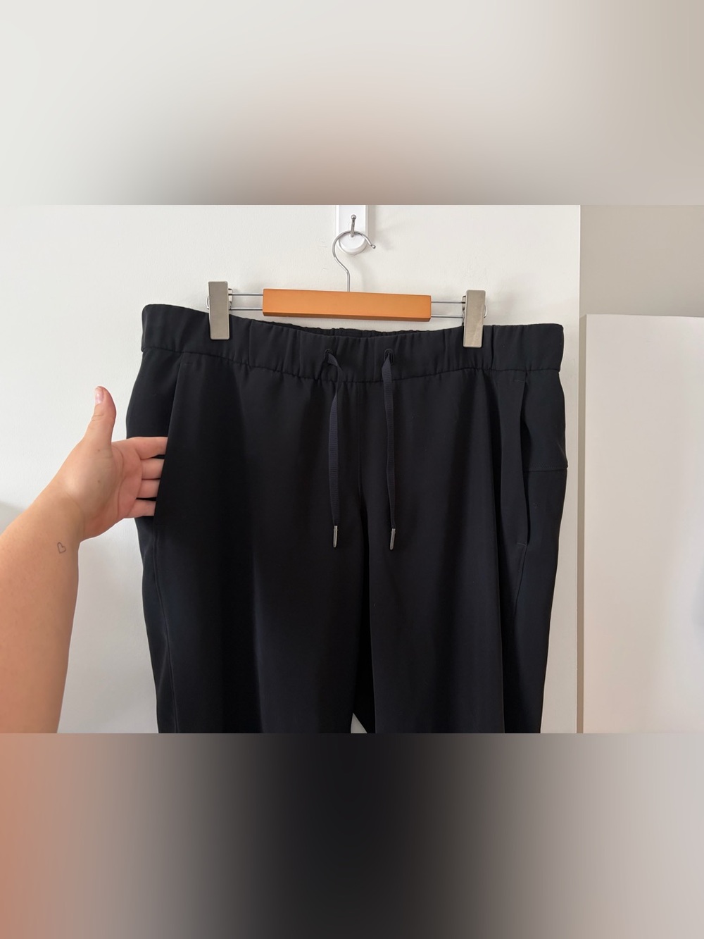 LULULEMON ON THE FIY CROPPED STRAIGHT LEG TROUSER PANT WOVEN BLACK SIZE 12 - Picture 6 of 8